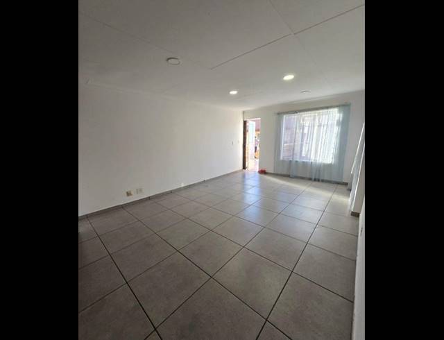 2 BEDROOM TOWNHOUSE FOR SALE IN NEW REDRUTH